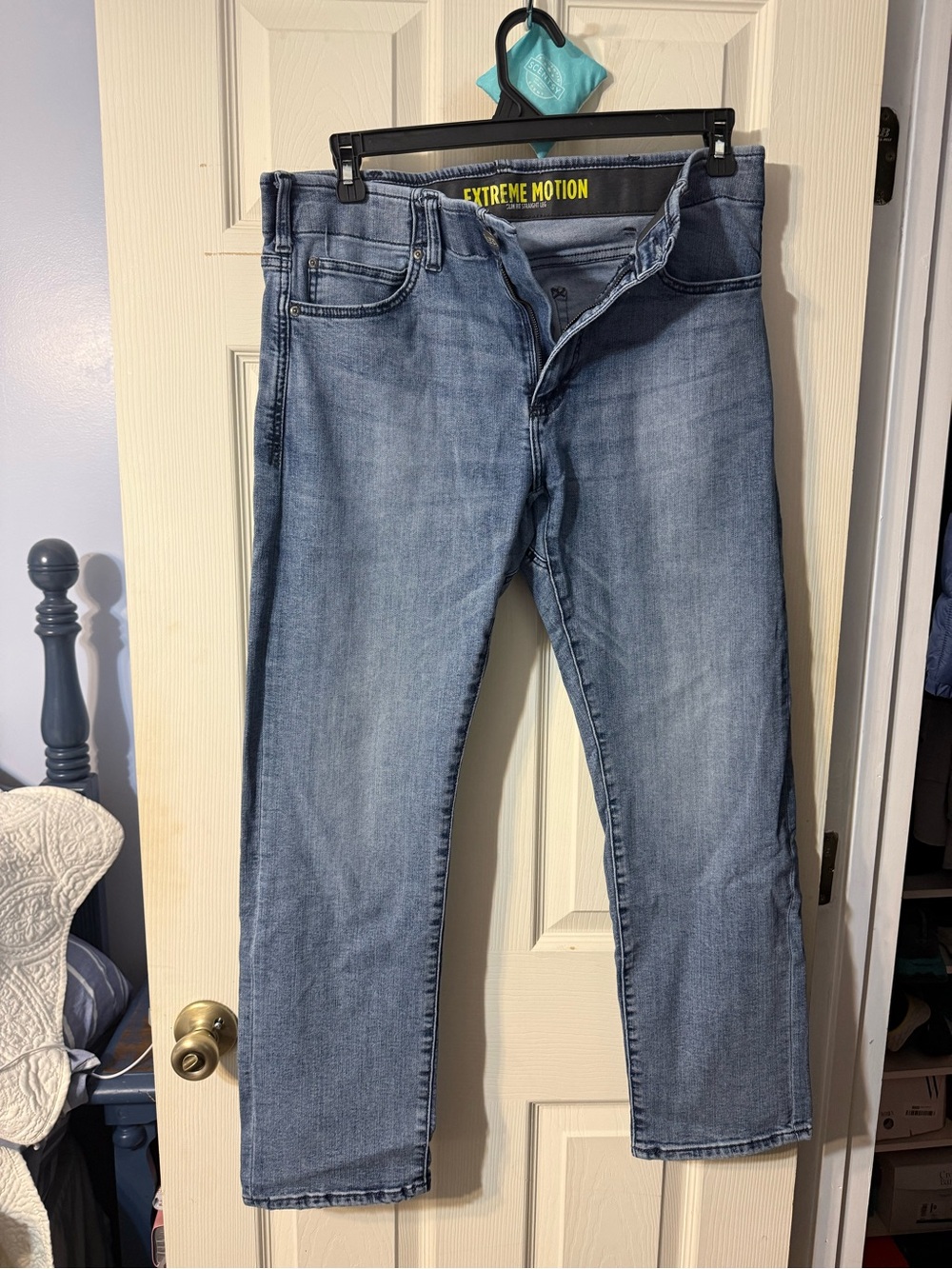 Men's Lee Extreme Motion slim fit performance Light Blue Jeans - 34 x 30